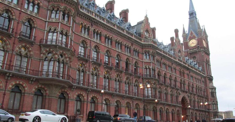 A Muggle's Guide to London: Harry Potter Walking Tour - Following Harry’s broomstick along the Thames