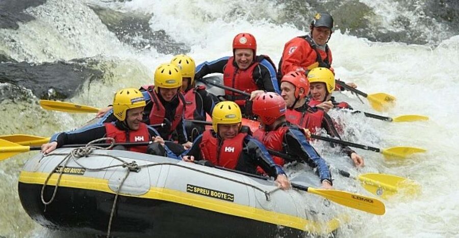 Aberfeldy: Rafting on the River Tay - Arriving at Splash beside Aberfeldy caravan park