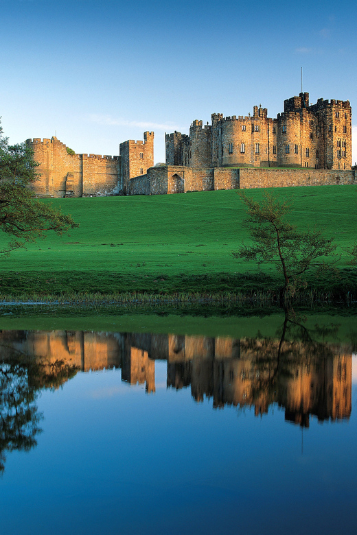 Alnwick: Alnwick Castle Ticket - Entering the medieval fortress
