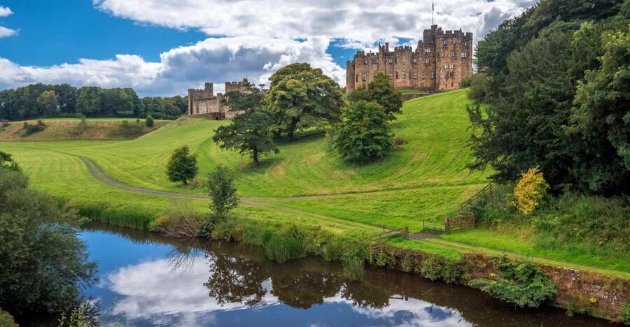 Alnwick Castle and Scottish Borders Tour from Edinburgh - Alnwick Castle and the Hogwarts connection