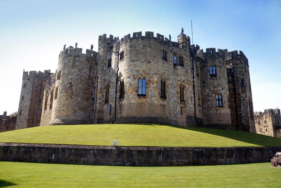 Alnwick Castle and Scottish Borders Tour from Edinburgh - What the $68 price really covers