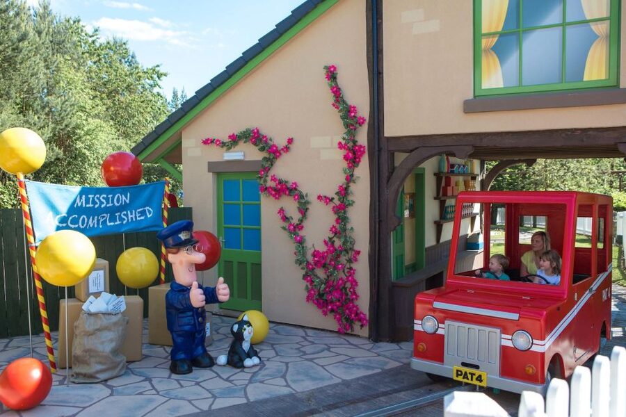 Alton Towers Resort: Entrance Ticket - Sharkbait Reef and Cuckoo Cars slow the pace