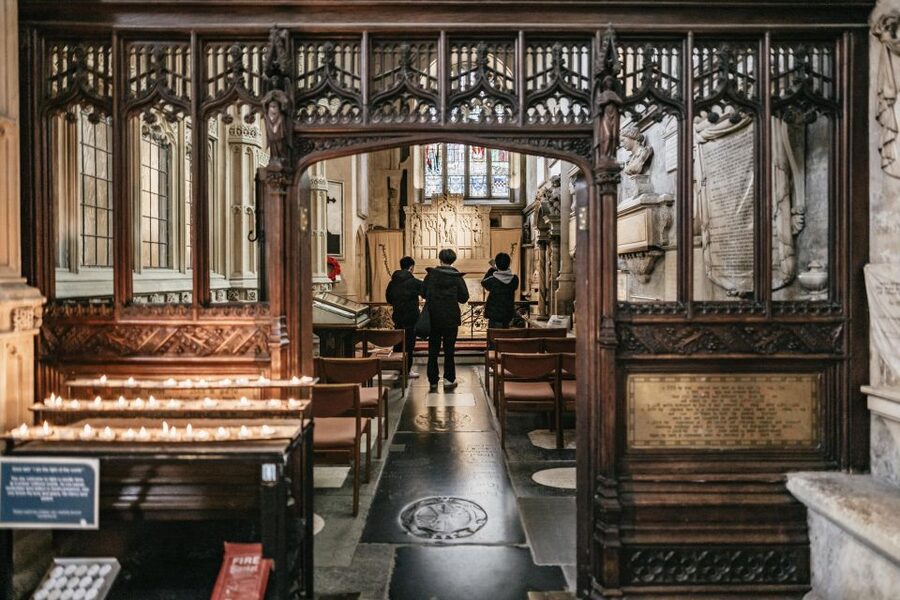 Bath: Bath Abbey and Discovery Centre Entry - Start beneath Bath Abbey’s soaring interior