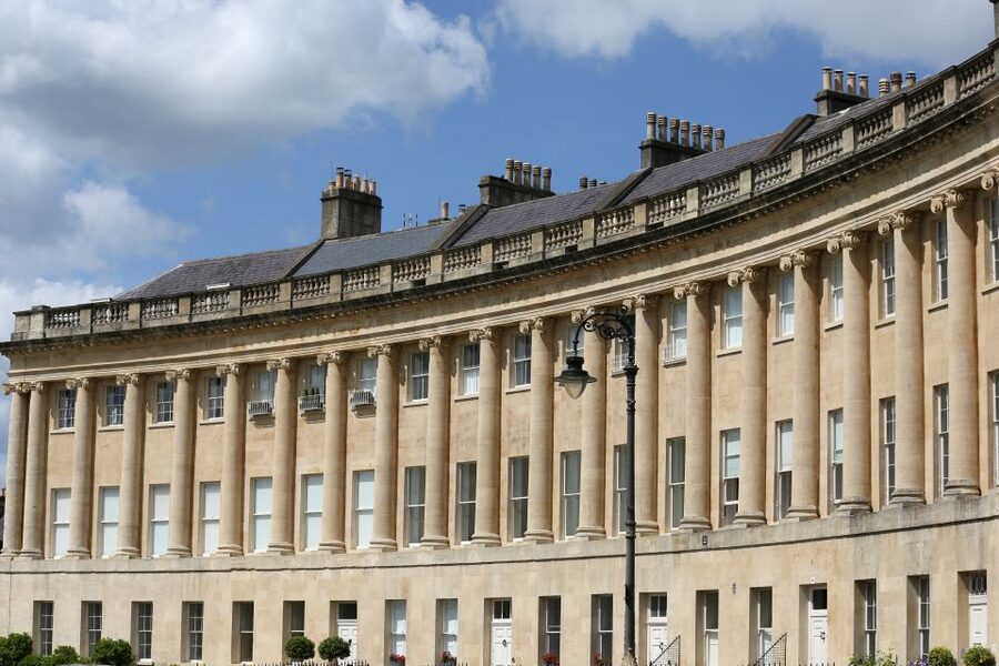 Bath: Bridgerton Filming Locations Walking Tour with Music - Why the headsets and music matter