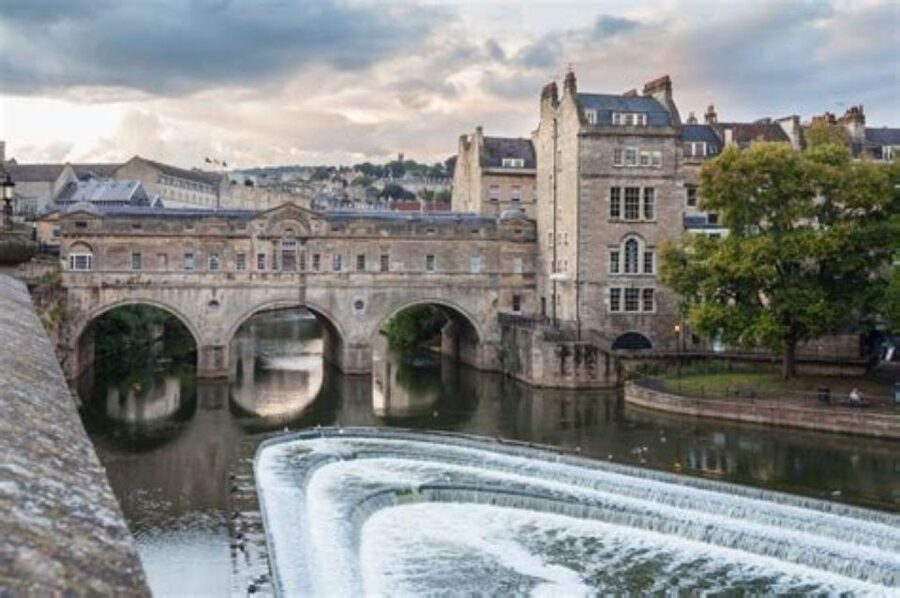 Bath: Local Pubs & Historic Sights Walking Tour (3h) - The Circus and Assembly Rooms show Georgian design at work