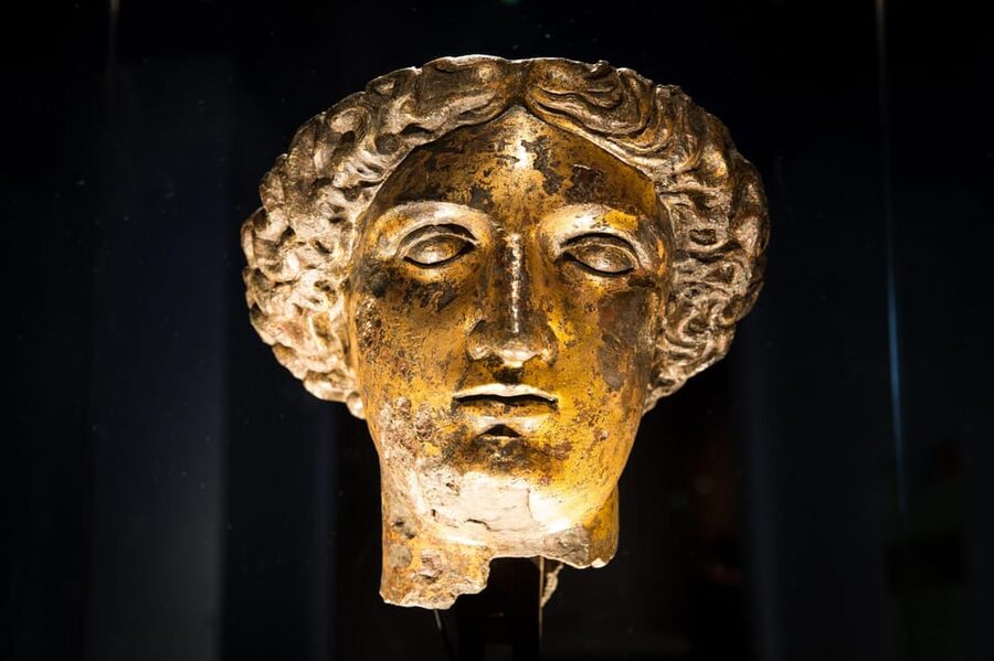 Bath: Roman Baths Entry Ticket with Audio Guide - Start with the museum and its Roman voices