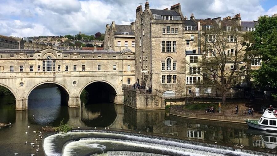 Bath: Walking Tour of Bath and Guided Tour of Bath Abbey - The Pump Room, hot springs, and Bath Abbey from outside