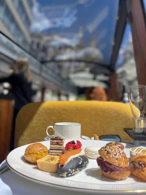Best of London by LE GRAND - London's Luxury Bus Tour - The lounge, waiter, and optional menu