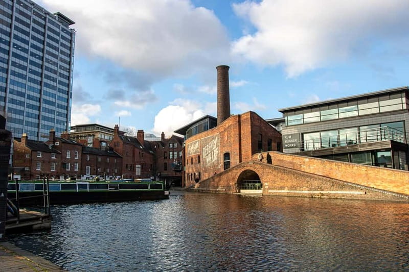 Birmingham Slogging Gang Evening Walking Tour with Pub Stops - Pub quizzes and drinking games keep the night moving