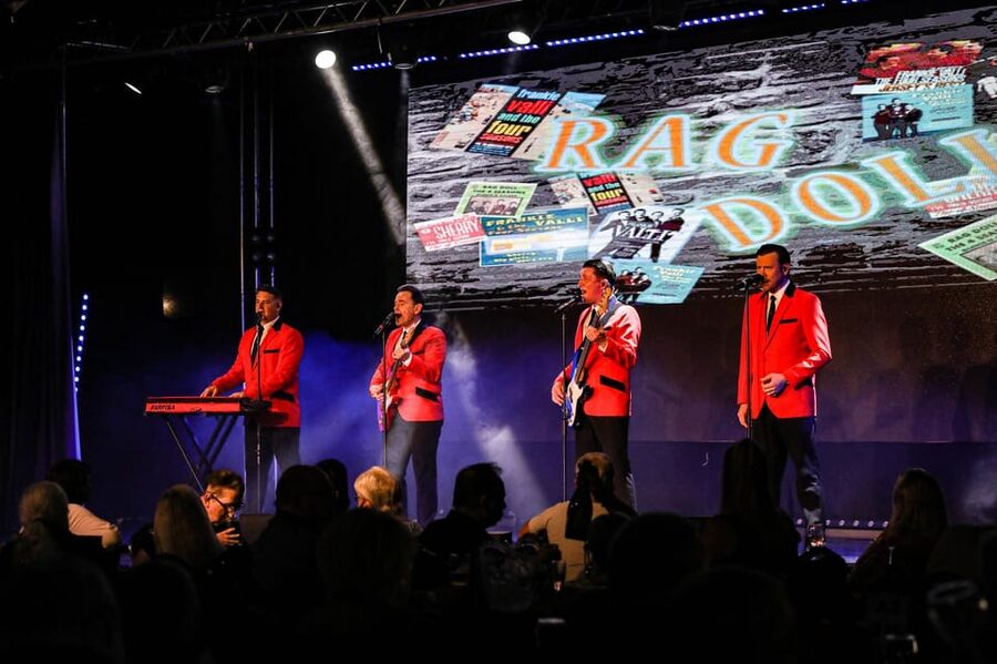 Blackpool: The Jersey Beats - Oh What A Nite! Music Show - The opening welcome and comic setup