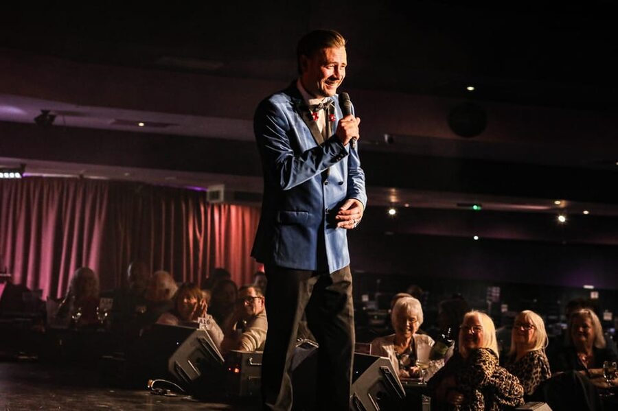 Blackpool: The Jersey Beats - Oh What A Nite! Music Show - Arriving at Viva Blackpool on Church Street