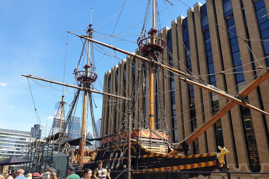 Booze, Brothels & the Bard: London's Bawdy Borough - London Bridge and the remains of Winchester Palace