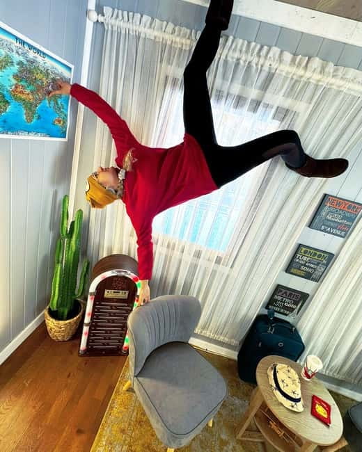 Brighton: Upside Down House Entry Ticket - The first rooms: learn the photo trick