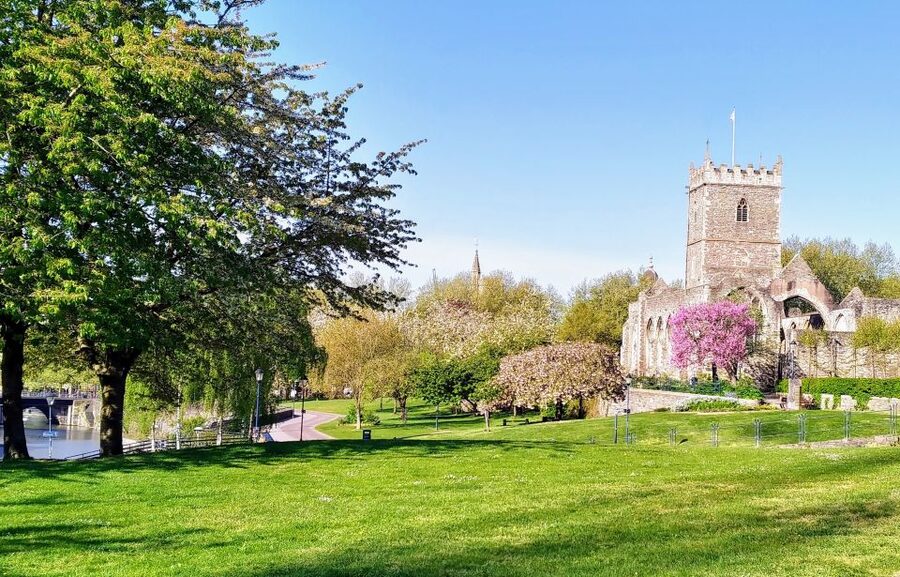 Bristol: Self-Guided Sightseeing Audio Tour - Old City lanes and Saint Nicholas Market
