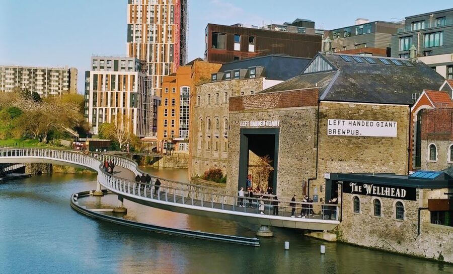 Bristol: Self-Guided Sightseeing Audio Tour - How the GPS audio works in real streets
