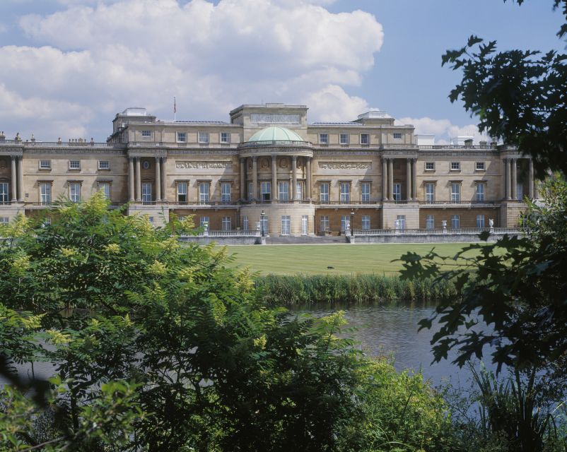 Buckingham Palace and Stonehenge Tour - Buckingham Palace and the short royal opening season