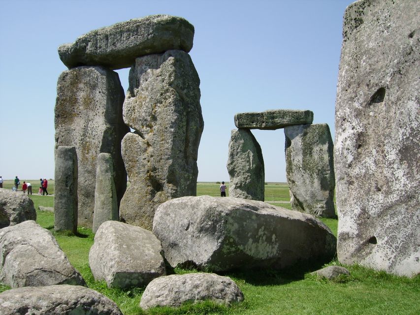 Buckingham Palace and Stonehenge Tour - The Victoria to Stonehenge coach ride