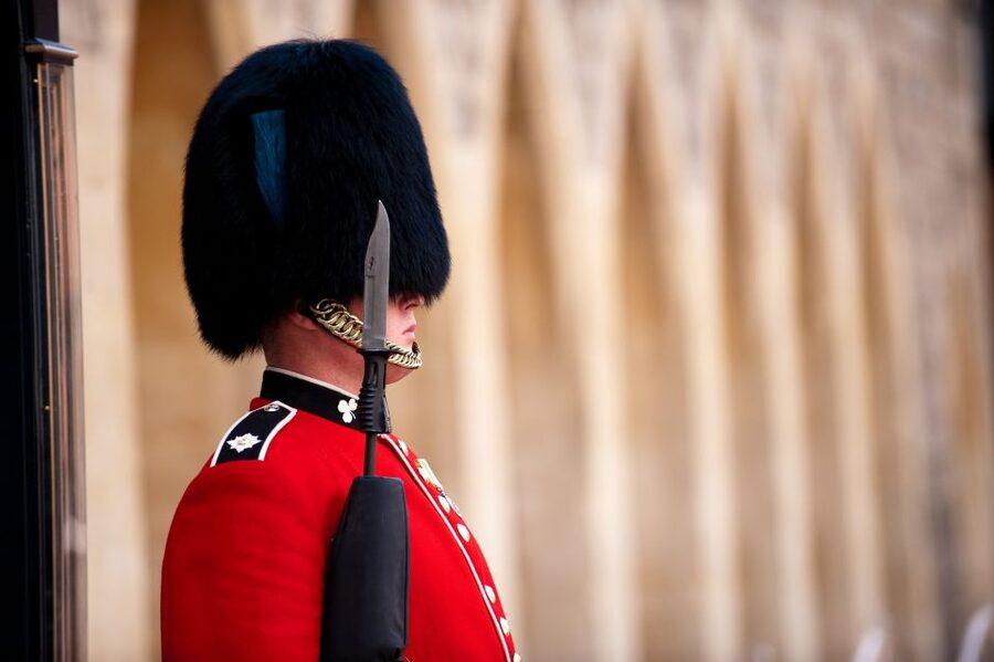 Buckingham Palace & Windsor Castle: Full-Day Tour - The walk, lunch break, and afternoon change of pace