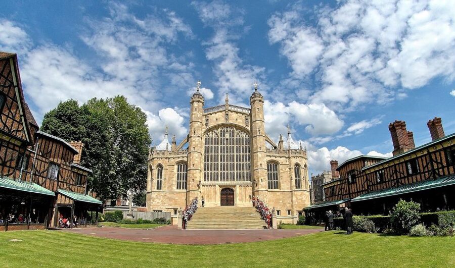 Buckingham Palace & Windsor Castle: Full-Day Tour - What the guides add, and where the format falls short