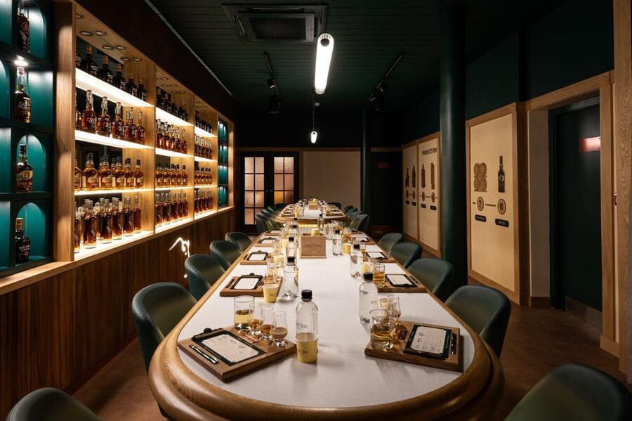 Buffalo Trace Distillery: Whiskey Tasting Experience - The tasting room and group size