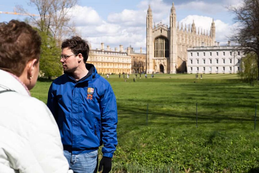 Cambridge: Alumni-Led Walking & Punting Tour w/Kings College - Starting beneath King’s College