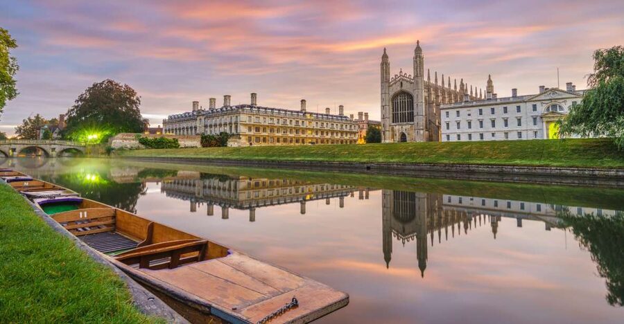 Cambridge: Chauffeured Punting Tour - Why a punt is the right way to see Cambridge