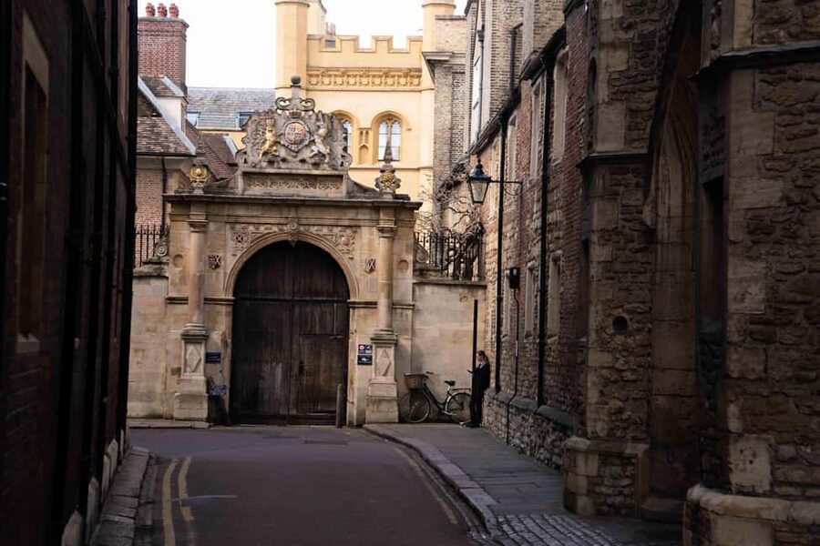 Cambridge: Ghost Tour Led by University Alumni Guide - Market Hill and the darker side of city life