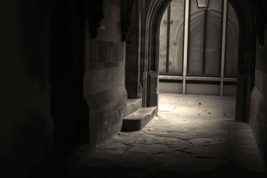 Cambridge: Ghost Tour Led by University Alumni Guide - Starting at King’s College and Clare College
