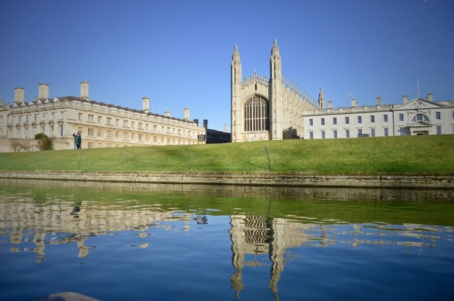 Cambridge: Shared Chauffeured Punting Tour - Meeting the Punt at Jesus Green
