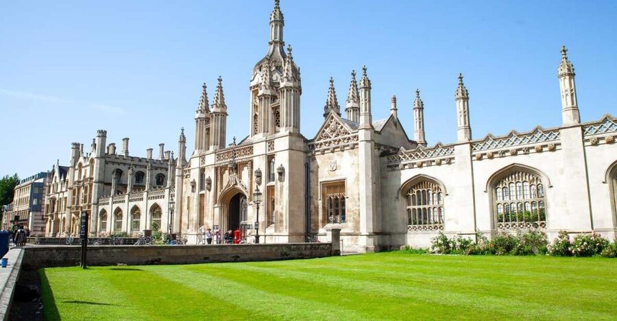Cambridge: University Alumni Tour with Kings College Option - What the student guide adds