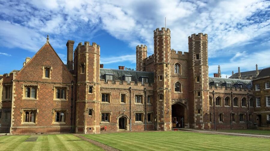 Cambridge: University Walking Tour - Why this Cambridge walk is different