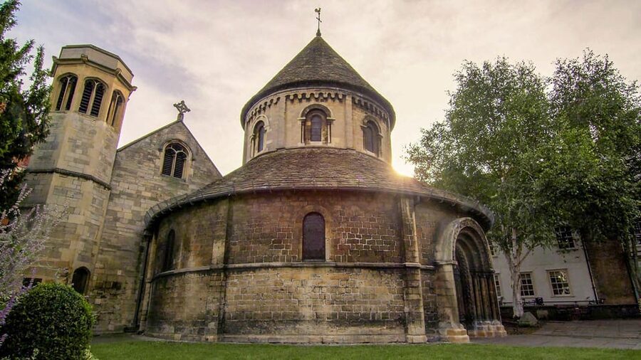Cambridge: University Walking Tour - Starting inside the Round Church