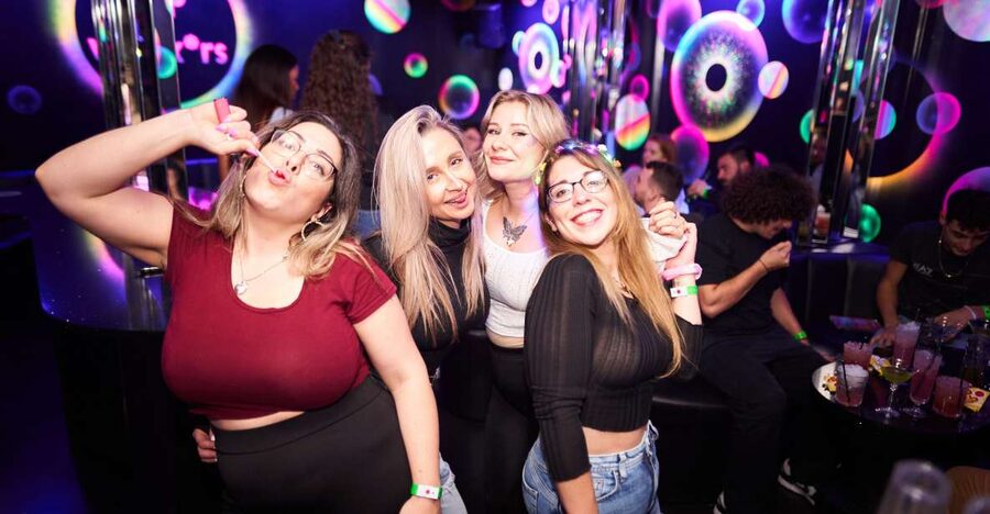 Camden Pub Crawl & Bar Tour London - Why Camden works well for a guided night out