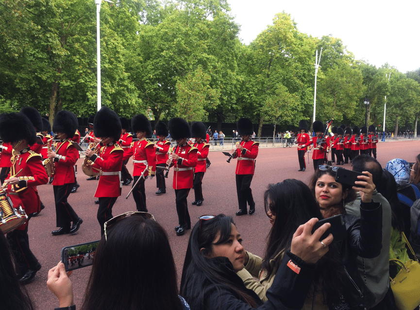 Changing of the Guard at Buckingham Palace - Who should book this walk?
