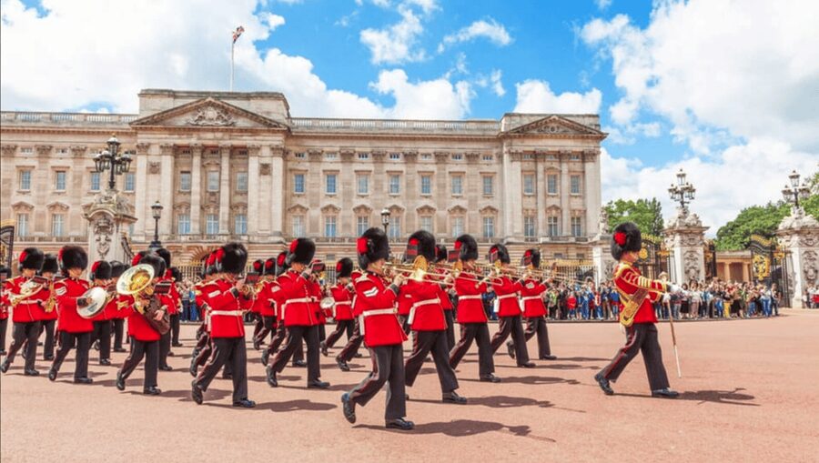 Changing of the Guard at Buckingham Palace - The Mall: marching, music, and the best sense of occasion
