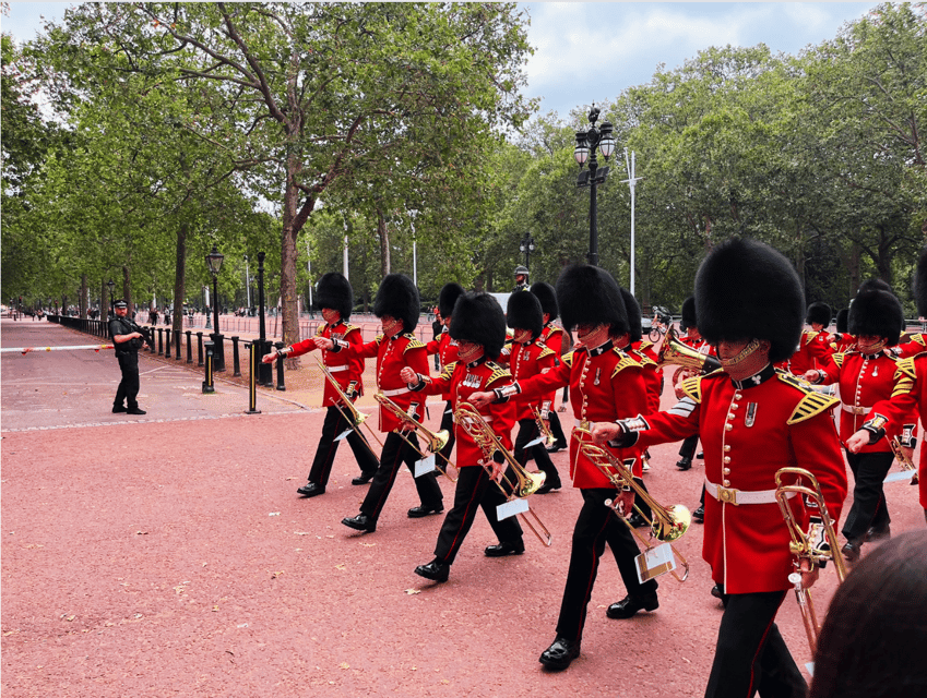 Changing of the Guard at Buckingham Palace - What your guide adds to the experience