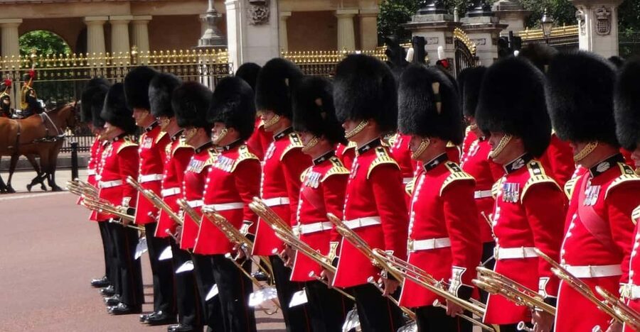 Changing of the Guard Experience in London - Should you book the Changing of the Guard Experience?