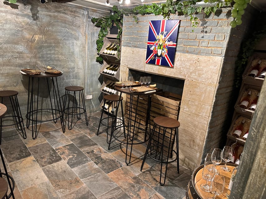 City of Bath: British Wine and Cheese Tasting Experience - How the small group changes the mood
