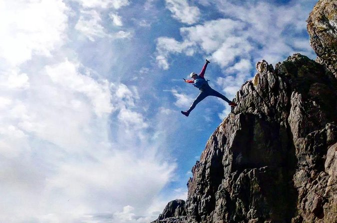 Coasteering (Cliff Jumping, Scrambling, Wild Swimming) on Anglesey - Weather, cancellation, and what to bring