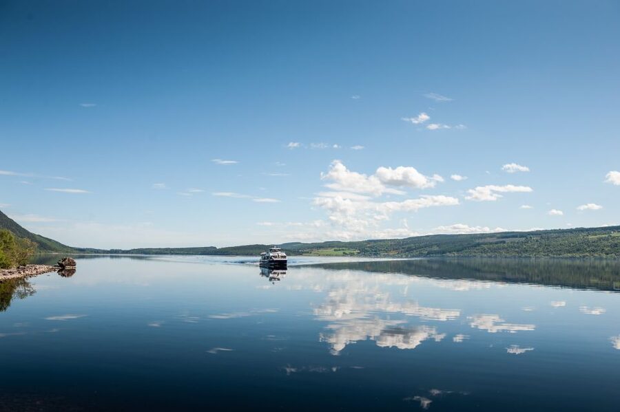 Dochgarroch: Loch Ness and Caledonian Canal 2-Hour Cruise - Reaching Loch Ness and the Urquhart Castle View
