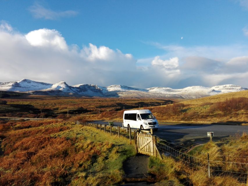 Edinburgh: Eilean Donan, Loch Ness & Glenfinnan 2-Day Tour - Loch Lomond, Luss and the road into the Highlands