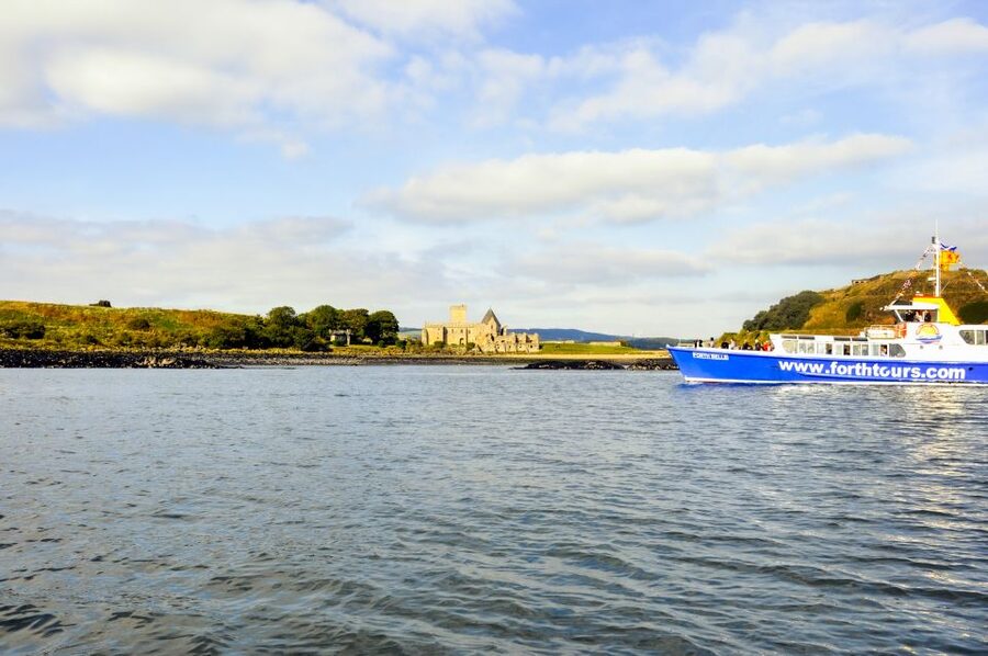 Edinburgh: 'Firth of Forth' Three Bridges Sightseeing Cruise - Three Bridges, Inchcolm Abbey, and wildlife at a glance