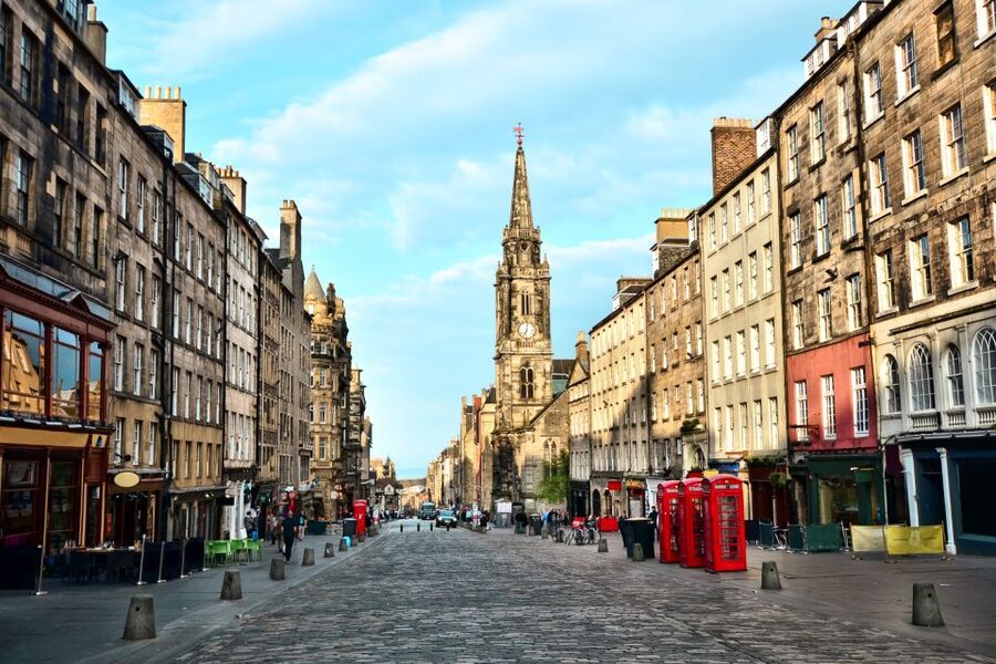 Edinburgh: Guided Harry Potter Tour in French - Starting at the City Chambers on the Royal Mile