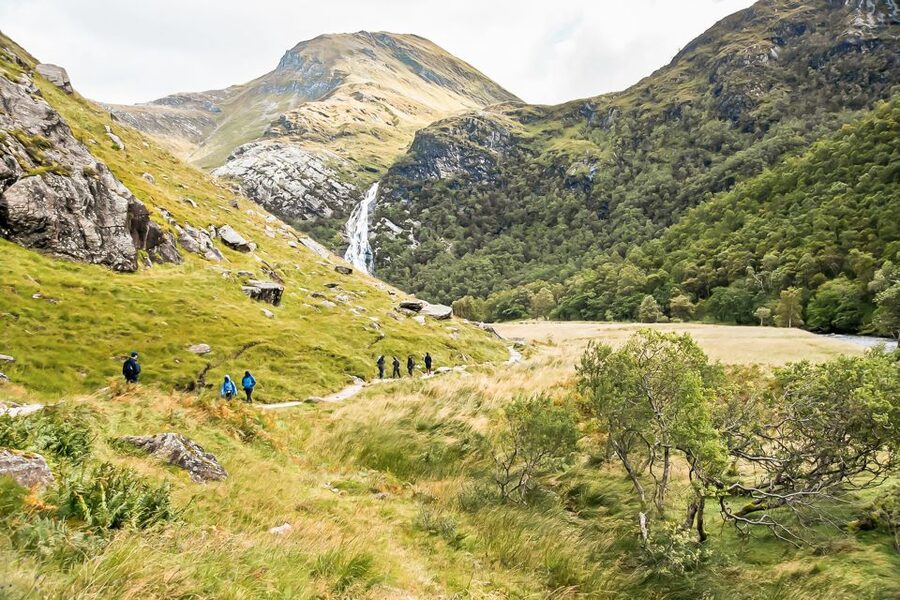 Edinburgh: Loch Ness, Glencoe & the Scottish Highlands Tour - Fort William lunch and a small kilt lesson