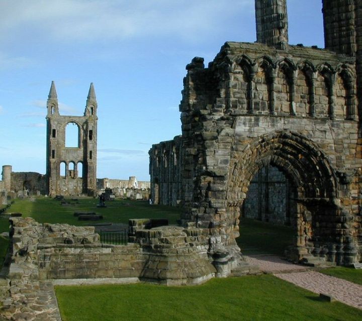 Edinburgh: Stirling, Whisky and St Andrews Tour in Spanish - Who should book this Spanish-language tour