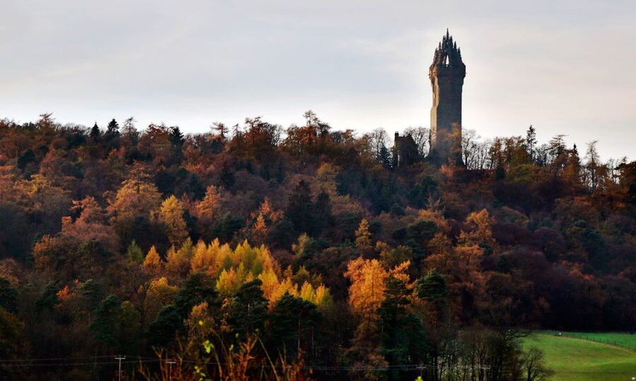Edinburgh: Stirling, Whisky & St Andrews Tour in Italian - Stirling Castle and the royal city