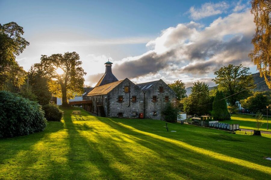 Edinburgh: Ultimate Whisky Experience - Lunch and a pause in Aberfeldy