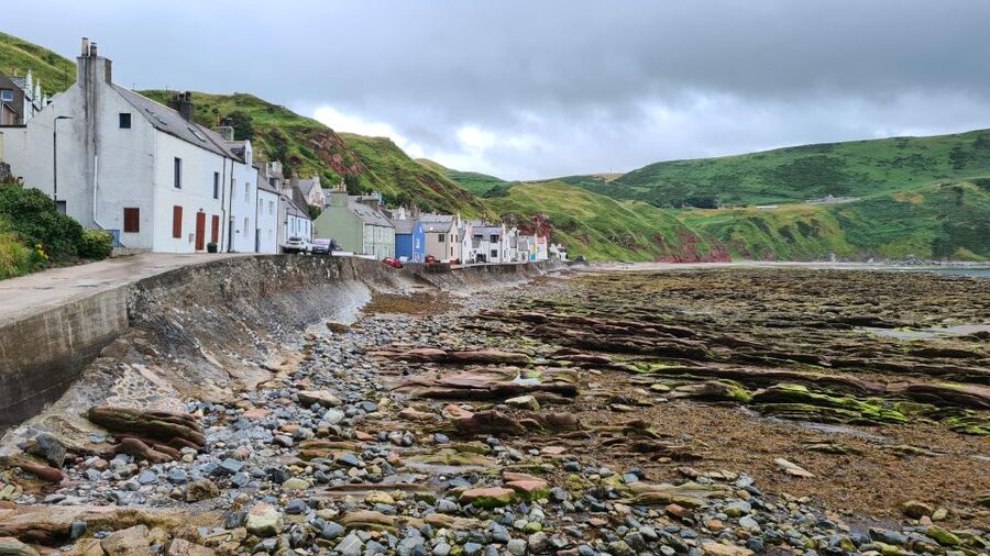 From Aberdeen: Coastal Villages of Aberdeenshire Tour - Gardenstown and Crovie: the strongest village walk