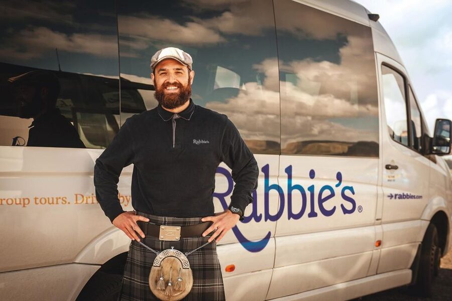 From Aberdeen: Dunnottar Castle and Cairngorms Day Trip - The 16-seat minibus and the value of a guided route