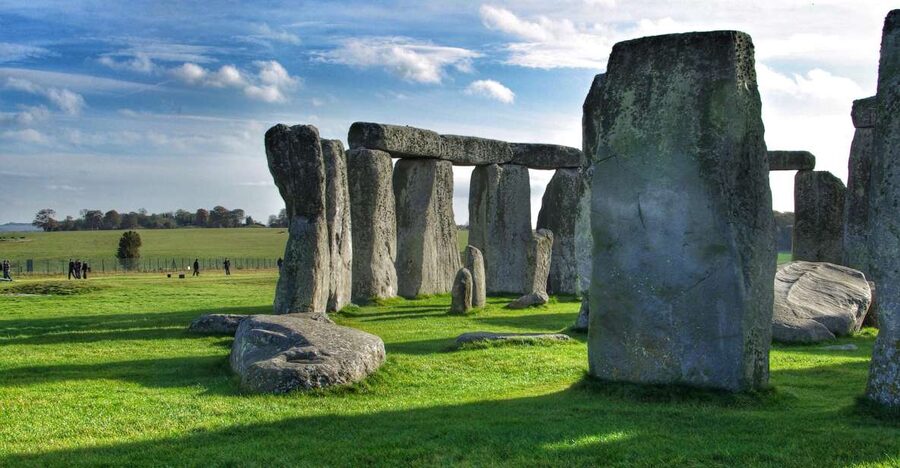 From Cambridge: Guided Day Tour to Bath and Stonehenge - Meeting in central Cambridge